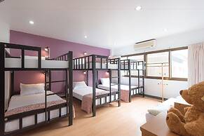 BaanSu Hostel