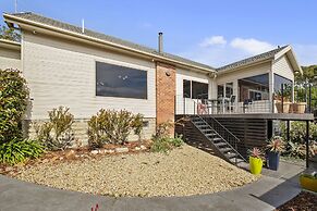 Manfield City Waterfront View Cottage