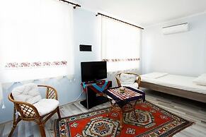 Blue Suites by V