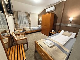Hotel Lav
