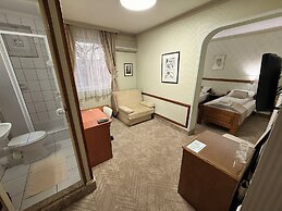 Hotel Lav
