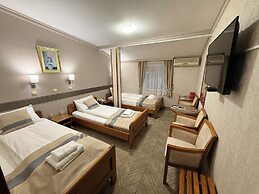 Hotel Lav