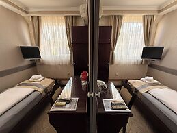 Hotel Lav