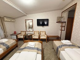Hotel Lav