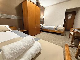 Hotel Lav