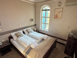 Hotel Lav