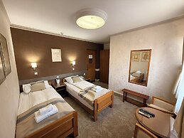 Hotel Lav