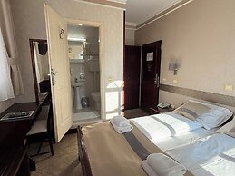 Hotel Lav