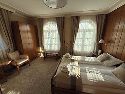 Hotel Lav