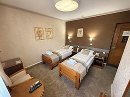 Hotel Lav