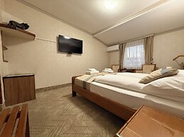Hotel Lav