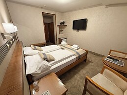 Hotel Lav