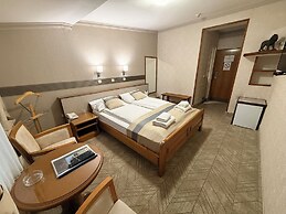Hotel Lav