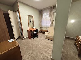 Hotel Lav