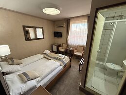 Hotel Lav