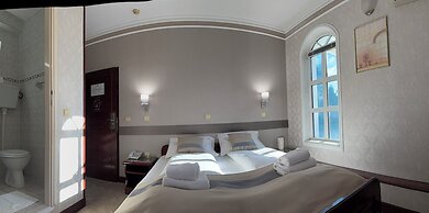 Hotel Lav