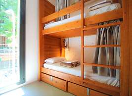 Ten To Go Hostel