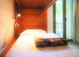 Ten To Go Hostel