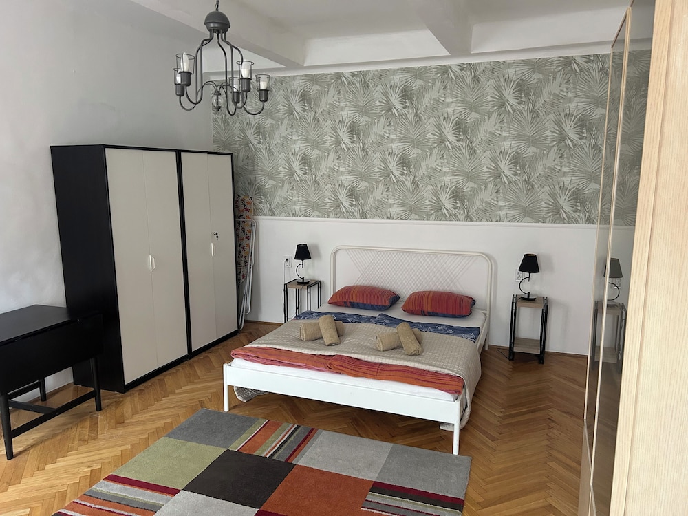 Diamond Astoria 4, Quiet Apartment