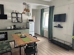Diamond Astoria 4, Quiet Apartment