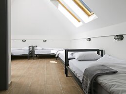 Varad Inn Hostel and Cafe