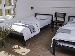 Varad Inn Hostel and Cafe