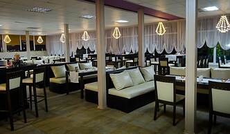 Tropics Hotel