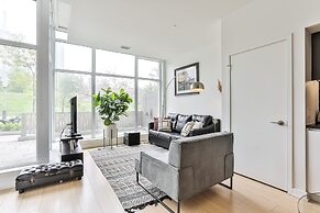 Gorgeous 2 Storey Townhouse