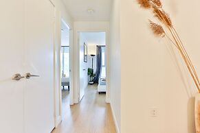 Gorgeous 2 Storey Townhouse