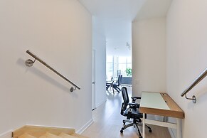 Gorgeous 2 Storey Townhouse