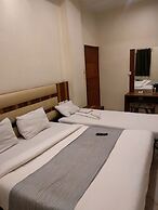 Hotel Golden Oasis Delhi