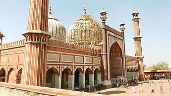 Hotel Golden Oasis Delhi