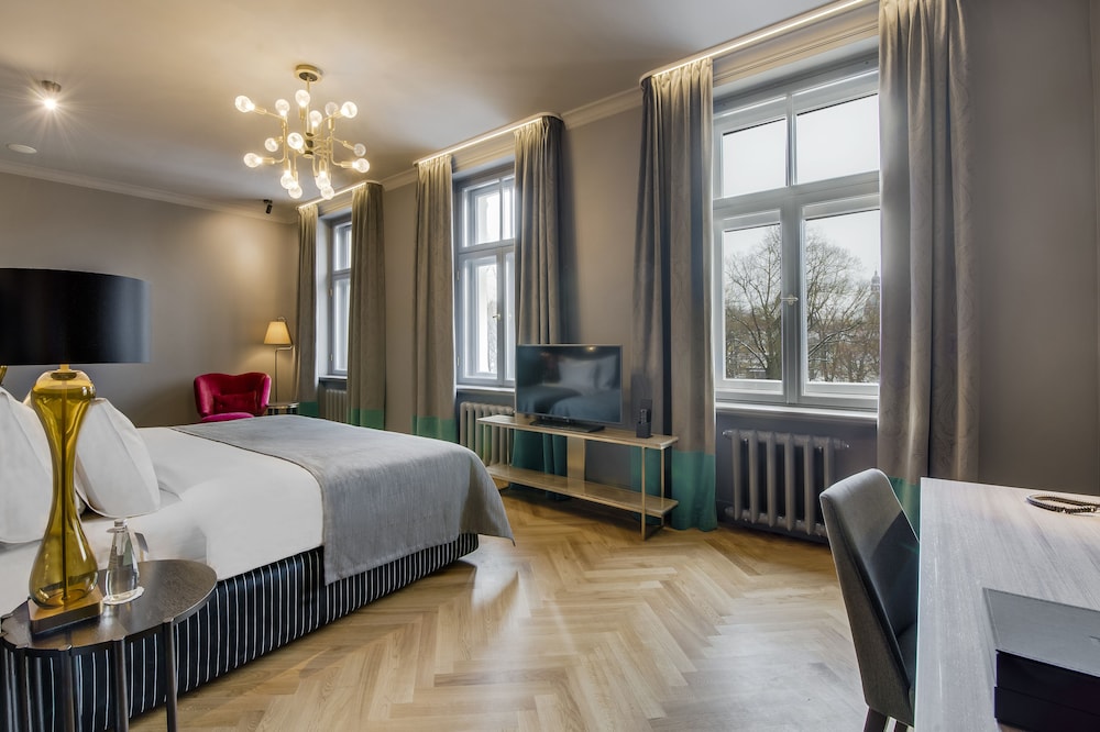 Grand Poet Hotel by Semarah
