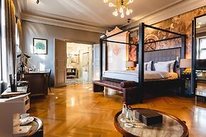 Grand Poet Hotel by Semarah