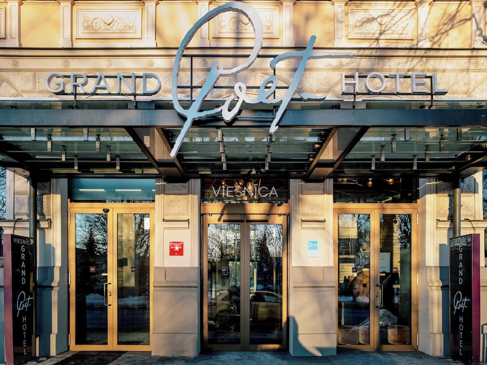 Grand Poet Hotel by Semarah