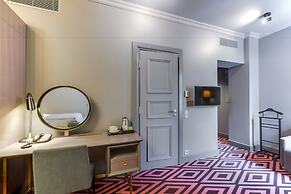 Grand Poet Hotel by Semarah