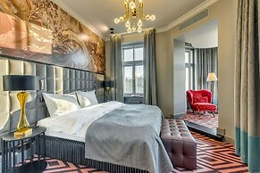 Grand Poet Hotel by Semarah