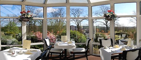 Hillcrest Hotel