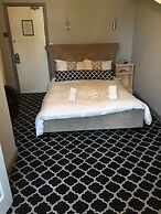 Hillcrest Hotel
