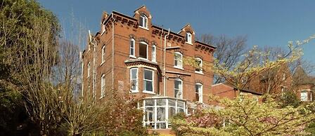 Hillcrest Hotel