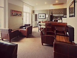 Hillcrest Hotel