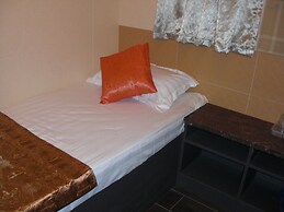Empire Commercial Hotel