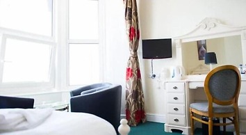Queensbridge Hotel