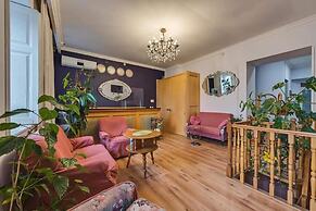 HOUSE 52