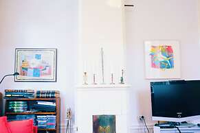 Beautiful, Artistic, Heirloom Apartment
