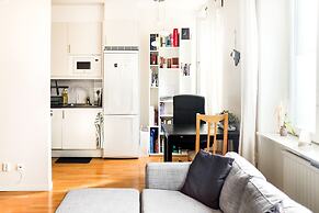 Comfortable Studio Apartment - Midsommarkransen