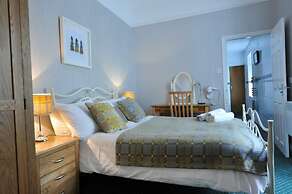Gwesty'r Marine Hotel & Spa