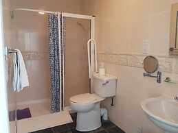 Gwesty'r Marine Hotel & Spa