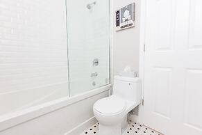 Applewood Suites - Annex Coachhouse Loft