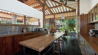 Villa Desa Roro by Villa Finder